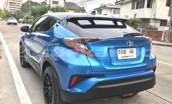 ซื้อ รถมือสอง Toyota C-HR สีน้ำเงิน รถยนต์ ใน %{เมือง} ใน กรุงเทพมหานคร ซื้อ รถมือสอง Toyota C-HR สีน้ำเงิน รถยนต์ ใน %{เมือง} ใน กรุงเทพมหานคร