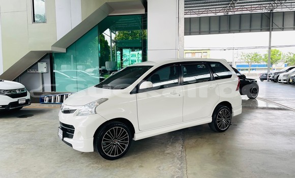 Buy Used Toyota Avanza White Car in Bangkok in Bangkok