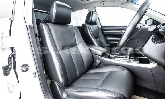 Buy Used Nissan Teana White Car in Bangkok in Bangkok Buy Used Nissan Teana White Car in Bangkok in Bangkok