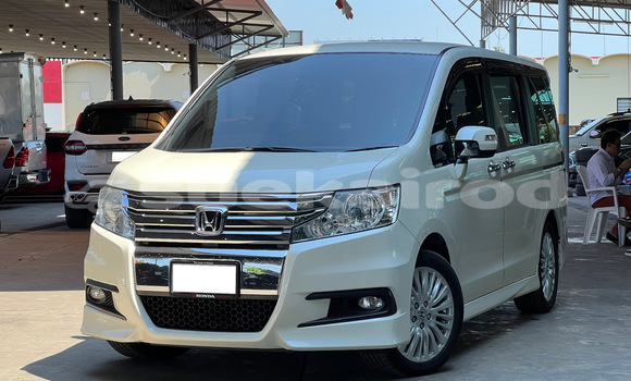 Buy Used Honda Stepwgn White Car in Bangkok in Bangkok