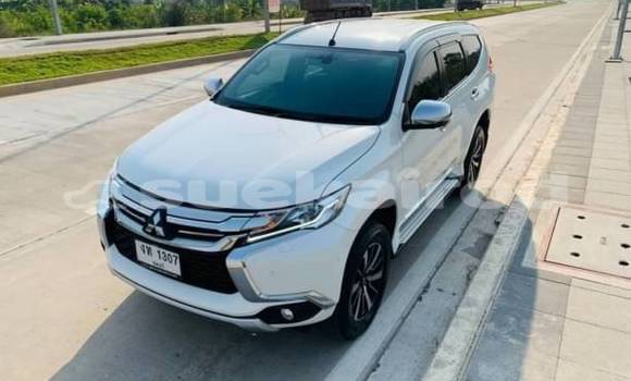 ซื้อ รถมือสอง Mitsubishi Pajero Sport ขาว รถยนต์ ใน %{เมือง} ใน กรุงเทพมหานคร