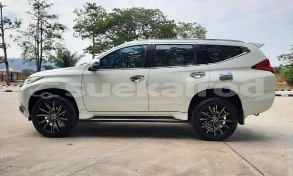 ซื้อ รถมือสอง Mitsubishi Pajero Sport ขาว รถยนต์ ใน %{เมือง} ใน กรุงเทพมหานคร ซื้อ รถมือสอง Mitsubishi Pajero Sport ขาว รถยนต์ ใน %{เมือง} ใน กรุงเทพมหานคร