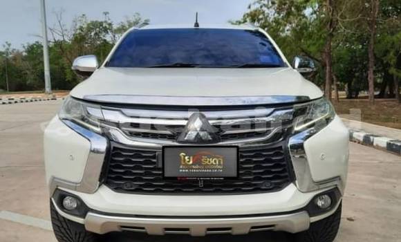 ซื้อ รถมือสอง Mitsubishi Pajero Sport ขาว รถยนต์ ใน %{เมือง} ใน กรุงเทพมหานคร ซื้อ รถมือสอง Mitsubishi Pajero Sport ขาว รถยนต์ ใน %{เมือง} ใน กรุงเทพมหานคร