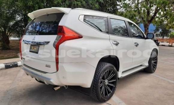 ซื้อ รถมือสอง Mitsubishi Pajero Sport ขาว รถยนต์ ใน %{เมือง} ใน กรุงเทพมหานคร ซื้อ รถมือสอง Mitsubishi Pajero Sport ขาว รถยนต์ ใน %{เมือง} ใน กรุงเทพมหานคร