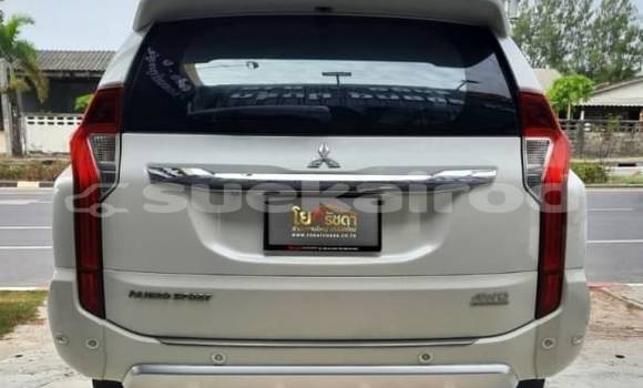 ซื้อ รถมือสอง Mitsubishi Pajero Sport ขาว รถยนต์ ใน %{เมือง} ใน กรุงเทพมหานคร ซื้อ รถมือสอง Mitsubishi Pajero Sport ขาว รถยนต์ ใน %{เมือง} ใน กรุงเทพมหานคร