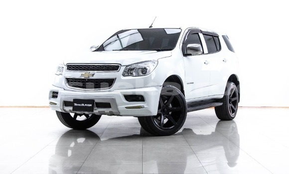 Buy Used Chevrolet TrailBlazer White Car in Bangkok in Bangkok