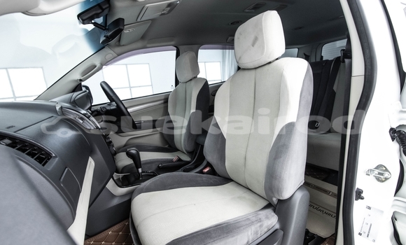 Buy Used Chevrolet TrailBlazer White Car in Bangkok in Bangkok Buy Used Chevrolet TrailBlazer White Car in Bangkok in Bangkok