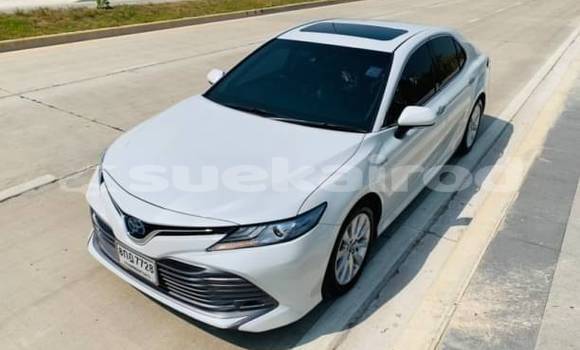 ซื้อ รถมือสอง Toyota Camry ขาว รถยนต์ ใน %{เมือง} ใน กรุงเทพมหานคร