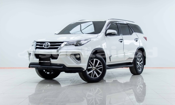 Buy Used Toyota Fortuner White Car in Samut Sakhon in Samut Sakhon