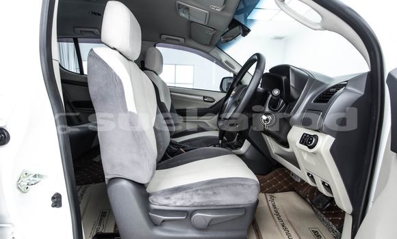 Buy Used Chevrolet TrailBlazer White Car in Bangkok in Bangkok Buy Used Chevrolet TrailBlazer White Car in Bangkok in Bangkok