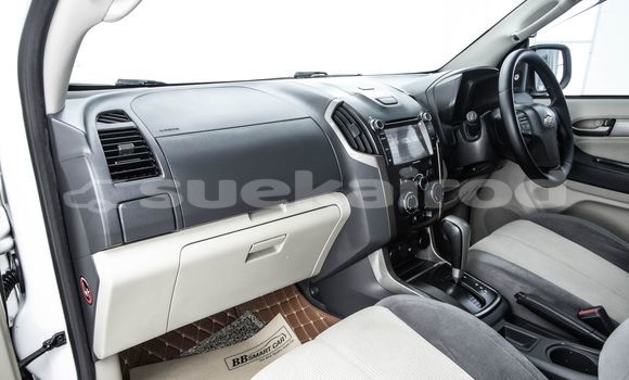 Buy Used Chevrolet TrailBlazer White Car in Bangkok in Bangkok Buy Used Chevrolet TrailBlazer White Car in Bangkok in Bangkok