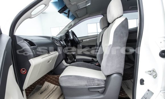 Buy Used Chevrolet TrailBlazer White Car in Bangkok in Bangkok Buy Used Chevrolet TrailBlazer White Car in Bangkok in Bangkok