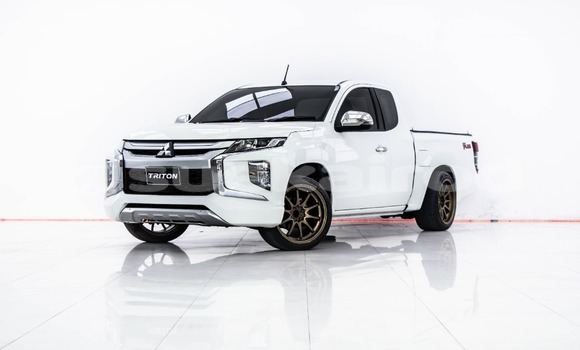 Buy Used Mitsubishi Triton White Car in Bangkok in Bangkok