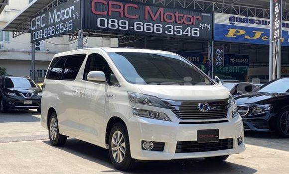 Buy Used Toyota Vellfire White Car in Bangkok in Bangkok