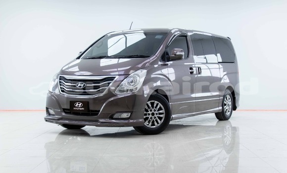 ซื้อ รถมือสอง Hyundai H1 สีน้ำตาล รถยนต์ ใน %{เมือง} ใน กรุงเทพมหานคร