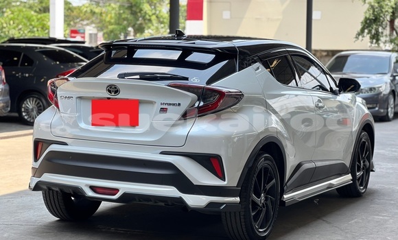 Buy Used Toyota C-HR White Car in Bangkok in Bangkok Buy Used Toyota C-HR White Car in Bangkok in Bangkok