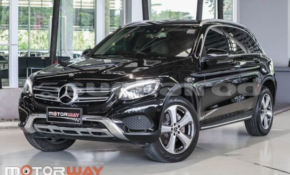 ซื้อ รถมือสอง Mercedes-Benz GLC สีดำ รถยนต์ ใน %{เมือง} ใน กรุงเทพมหานคร