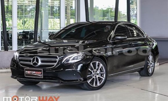 ซื้อ รถมือสอง Mercedes-Benz E-Classe สีดำ รถยนต์ ใน %{เมือง} ใน กรุงเทพมหานคร