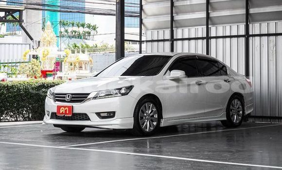 ซื้อ รถมือสอง Honda Accord ขาว รถยนต์ ใน %{เมือง} ใน กรุงเทพมหานคร