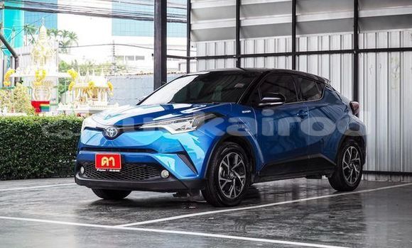 ซื้อ รถมือสอง Toyota C-HR สีน้ำเงิน รถยนต์ ใน %{เมือง} ใน กรุงเทพมหานคร