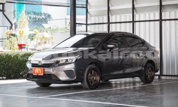 ซื้อ รถมือสอง Honda City สีดำ รถยนต์ ใน %{เมือง} ใน กรุงเทพมหานคร