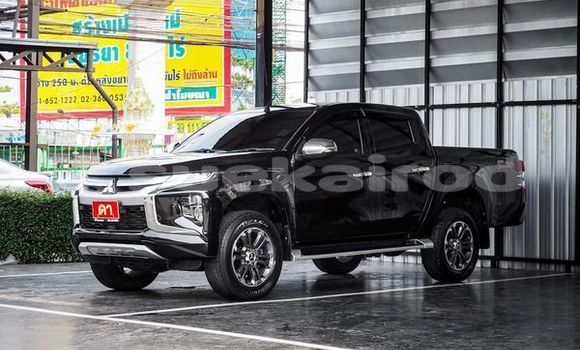 ซื้อ รถมือสอง Mitsubishi Triton สีดำ รถยนต์ ใน %{เมือง} ใน กรุงเทพมหานคร