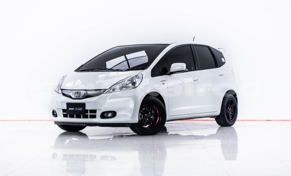ซื้อ รถมือสอง Honda Jazz ขาว รถยนต์ ใน %{เมือง} ใน กรุงเทพมหานคร