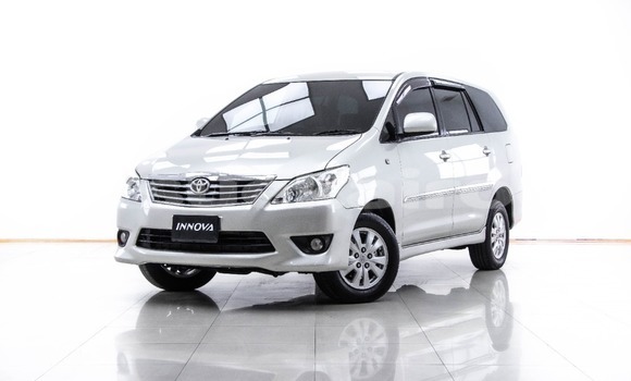 ซื้อ รถมือสอง Toyota Innova อื่น ๆ รถยนต์ ใน %{เมือง} ใน กรุงเทพมหานคร