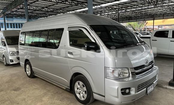 ซื้อ รถมือสอง Toyota Commuter เงิน รถยนต์ ใน %{เมือง} ใน พระนครศรีอยุธยา