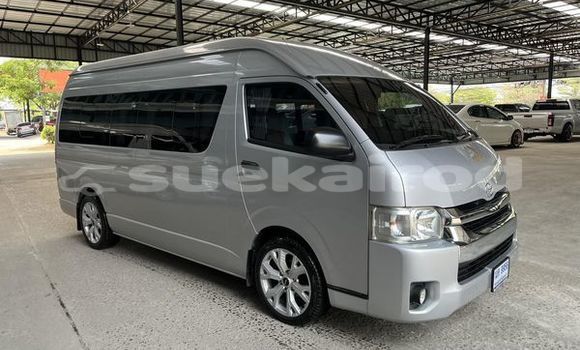 Buy Used Toyota Commuter Silver Car in Phra Nakhon Si Ayutthaya in Phra Nakhon Si Ayutthaya