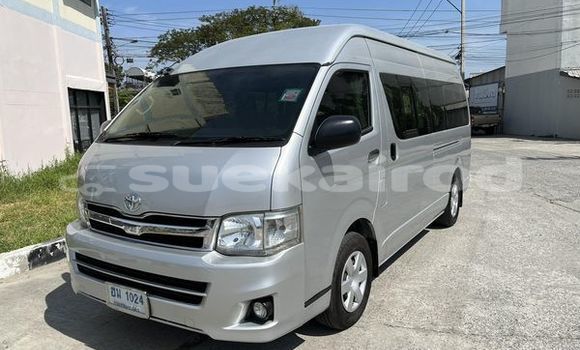 Buy Used Toyota Commuter Silver Car in Phra Nakhon Si Ayutthaya in Phra Nakhon Si Ayutthaya