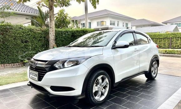 ซื้อ รถมือสอง Honda HR-V ขาว รถยนต์ ใน %{เมือง} ใน กรุงเทพมหานคร