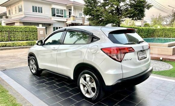ซื้อ รถมือสอง Honda HR-V ขาว รถยนต์ ใน %{เมือง} ใน กรุงเทพมหานคร ซื้อ รถมือสอง Honda HR-V ขาว รถยนต์ ใน %{เมือง} ใน กรุงเทพมหานคร