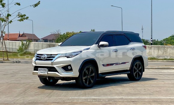 Buy Used Toyota Fortuner White Car in Bangkok in Bangkok