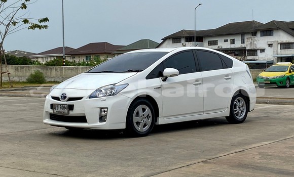 ซื้อ รถมือสอง Toyota Prius ขาว รถยนต์ ใน %{เมือง} ใน กรุงเทพมหานคร