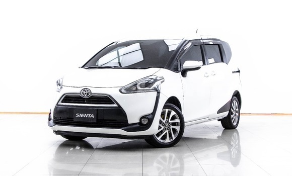 Buy Used Toyota Sienta White Car in Bangkok in Bangkok