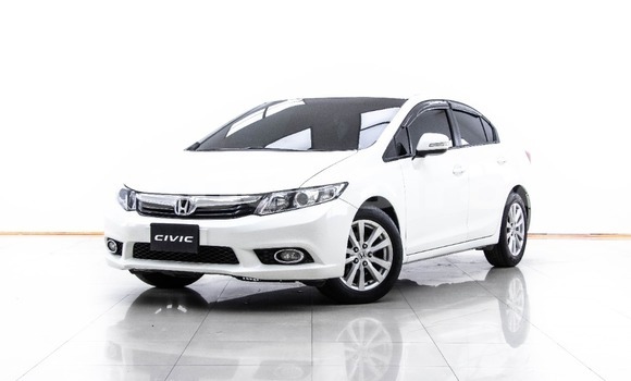 ซื้อ รถมือสอง Honda Civic ขาว รถยนต์ ใน %{เมือง} ใน กรุงเทพมหานคร