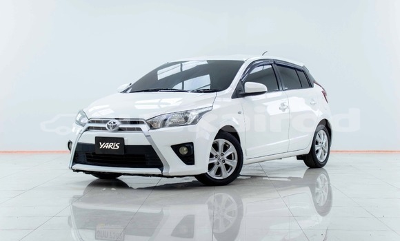 ซื้อ รถมือสอง Toyota Yaris ขาว รถยนต์ ใน %{เมือง} ใน กรุงเทพมหานคร