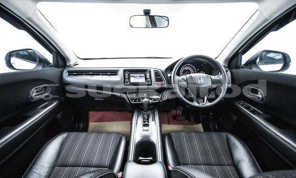 Buy Used Honda HR-V White Car in Bangkok in Bangkok Buy Used Honda HR-V White Car in Bangkok in Bangkok