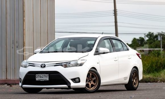 ซื้อ รถมือสอง Toyota Vios ขาว รถยนต์ ใน %{เมือง} ใน สมุทรสาคร