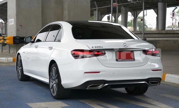 Buy Used Mercedes-Benz E-Classe White Car in Bangkok in Bangkok Buy Used Mercedes-Benz E-Classe White Car in Bangkok in Bangkok