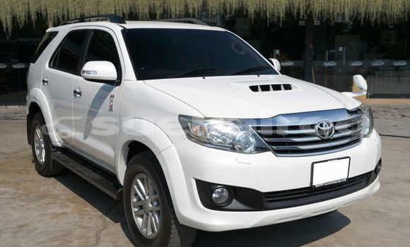 Buy Used Toyota Fortuner White Car in Bangkok in Bangkok