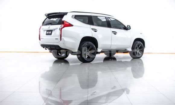 Buy Used Mitsubishi Pajero White Car in Bangkok in Bangkok Buy Used Mitsubishi Pajero White Car in Bangkok in Bangkok