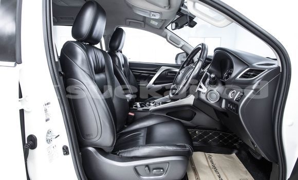 Buy Used Mitsubishi Pajero White Car in Bangkok in Bangkok Buy Used Mitsubishi Pajero White Car in Bangkok in Bangkok