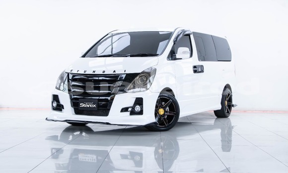 Buy Used Hyundai Grand Starex White Car in Bangkok in Bangkok