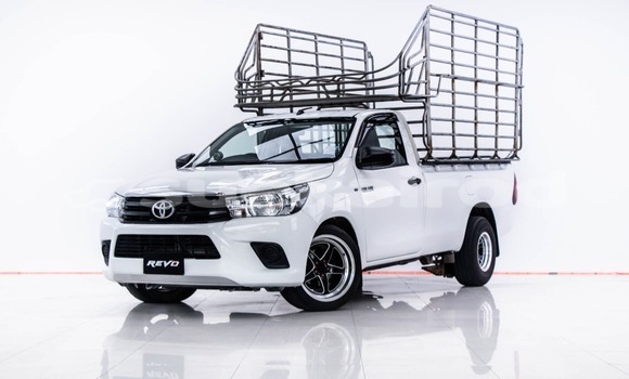 ซื้อ รถมือสอง Toyota Hiluxe Revo ขาว รถยนต์ ใน %{เมือง} ใน กรุงเทพมหานคร