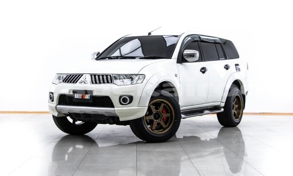 Buy Used Mitsubishi Pajero Sport White Car in Bangkok in Bangkok