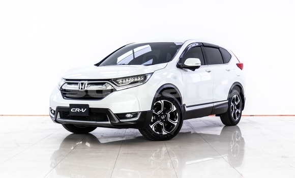 ซื้อ รถมือสอง Honda CR-V ขาว รถยนต์ ใน %{เมือง} ใน กรุงเทพมหานคร