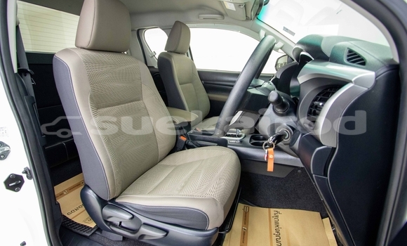 Buy Used Toyota Hiluxe Revo White Car in Samut Sakhon in Samut Sakhon Buy Used Toyota Hiluxe Revo White Car in Samut Sakhon in Samut Sakhon