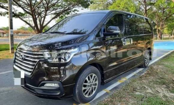 ซื้อ รถมือสอง Hyundai H1 สีน้ำตาล รถยนต์ ใน %{เมือง} ใน กรุงเทพมหานคร